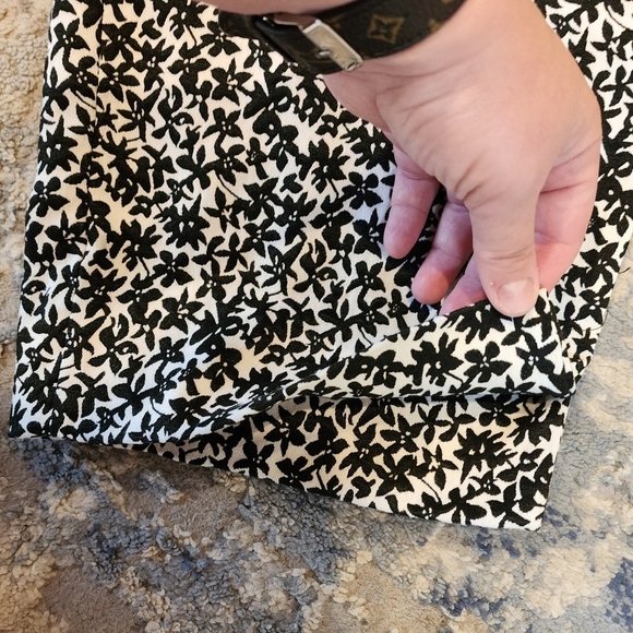 Lane Bryant Allie Black White Floral Pull on Stretch pants. Women's plus size 28 - Picture 5 of 15